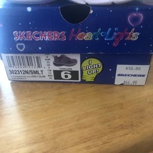 Little girls tennis shoes, they light up on both shoes, never have put on.size 6